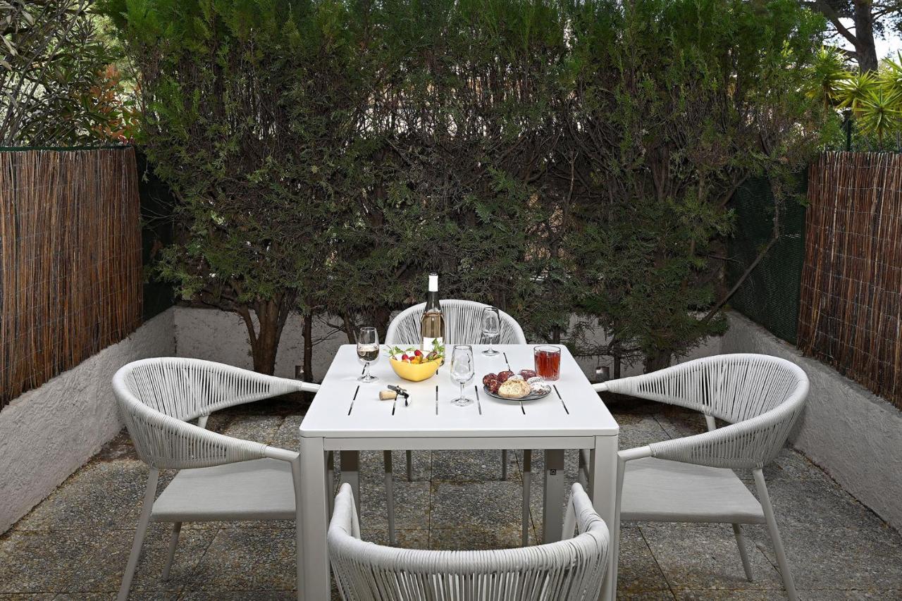 Charmant Studio 2A4 Pers Avec Jardin Et Place De Parking Situe A 5 Min A Pied De La Mer Bandol Kültér fotó